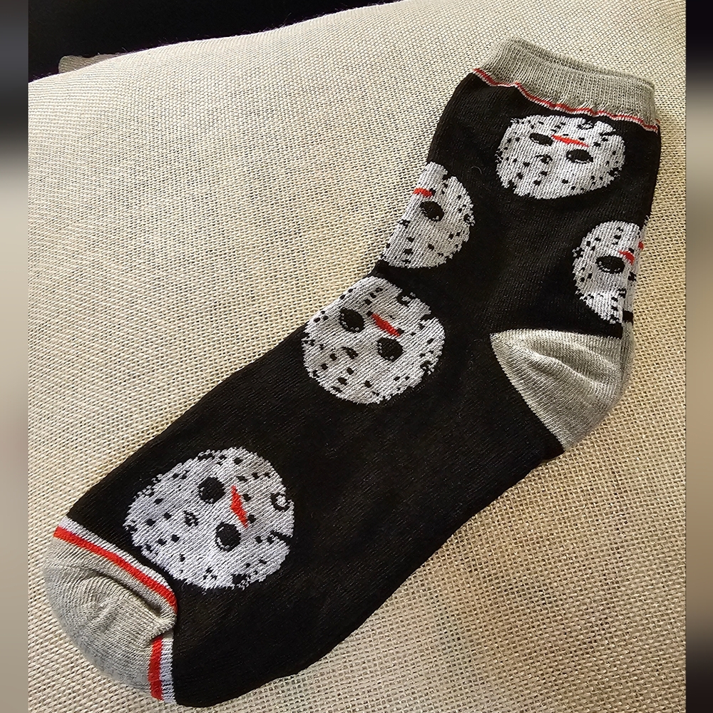 Friday the 13th Iconic Jason Socks Shoe Size 7-10 NWOT